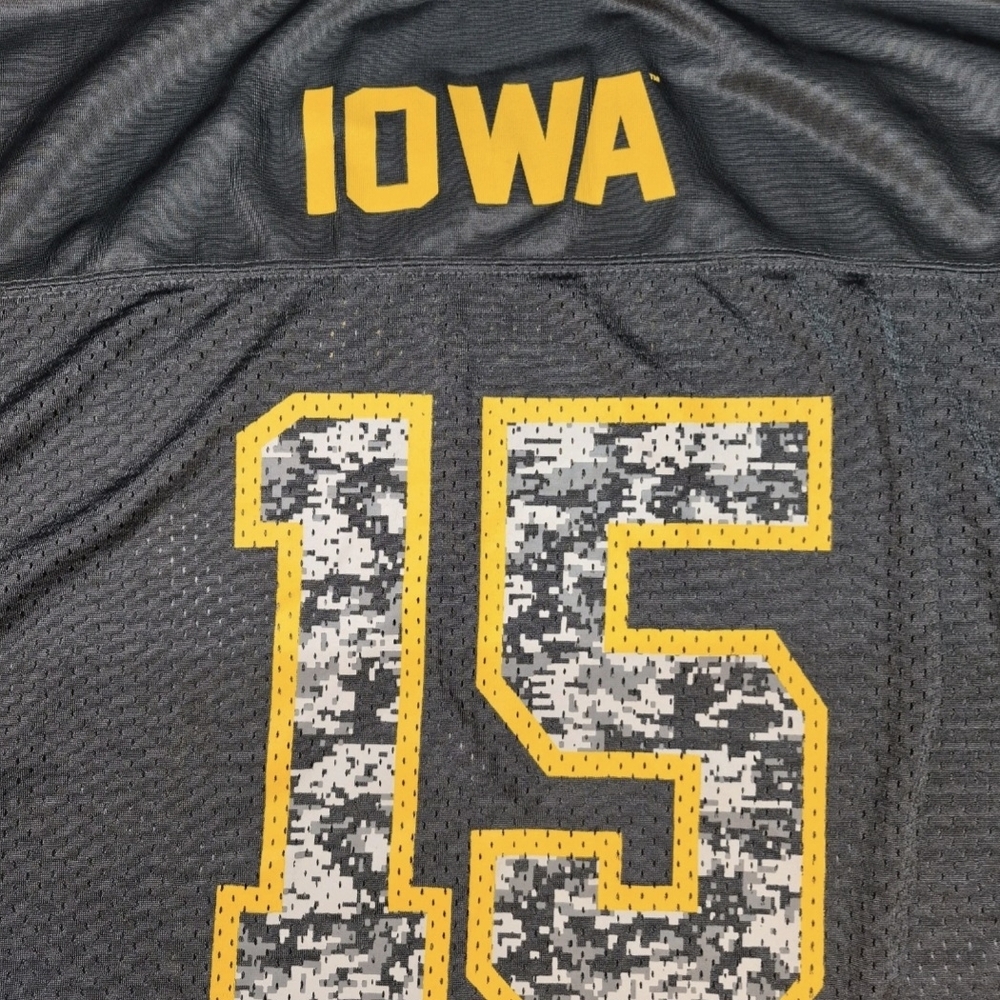 Iowa Hawkeys NCAA Football Jersey Mens L Russell Athletics NWOT